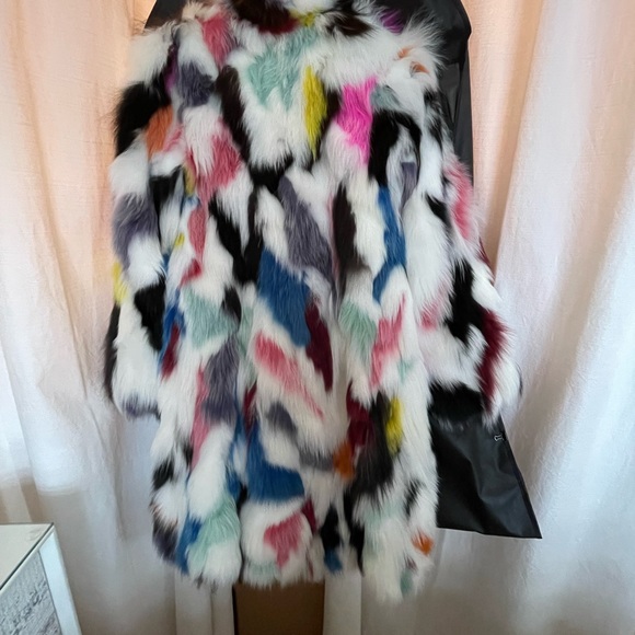 Patchwork Dyed Fox Fur Coat. Worn once. Size 4. Very chic, warm. - Picture 2 of 5